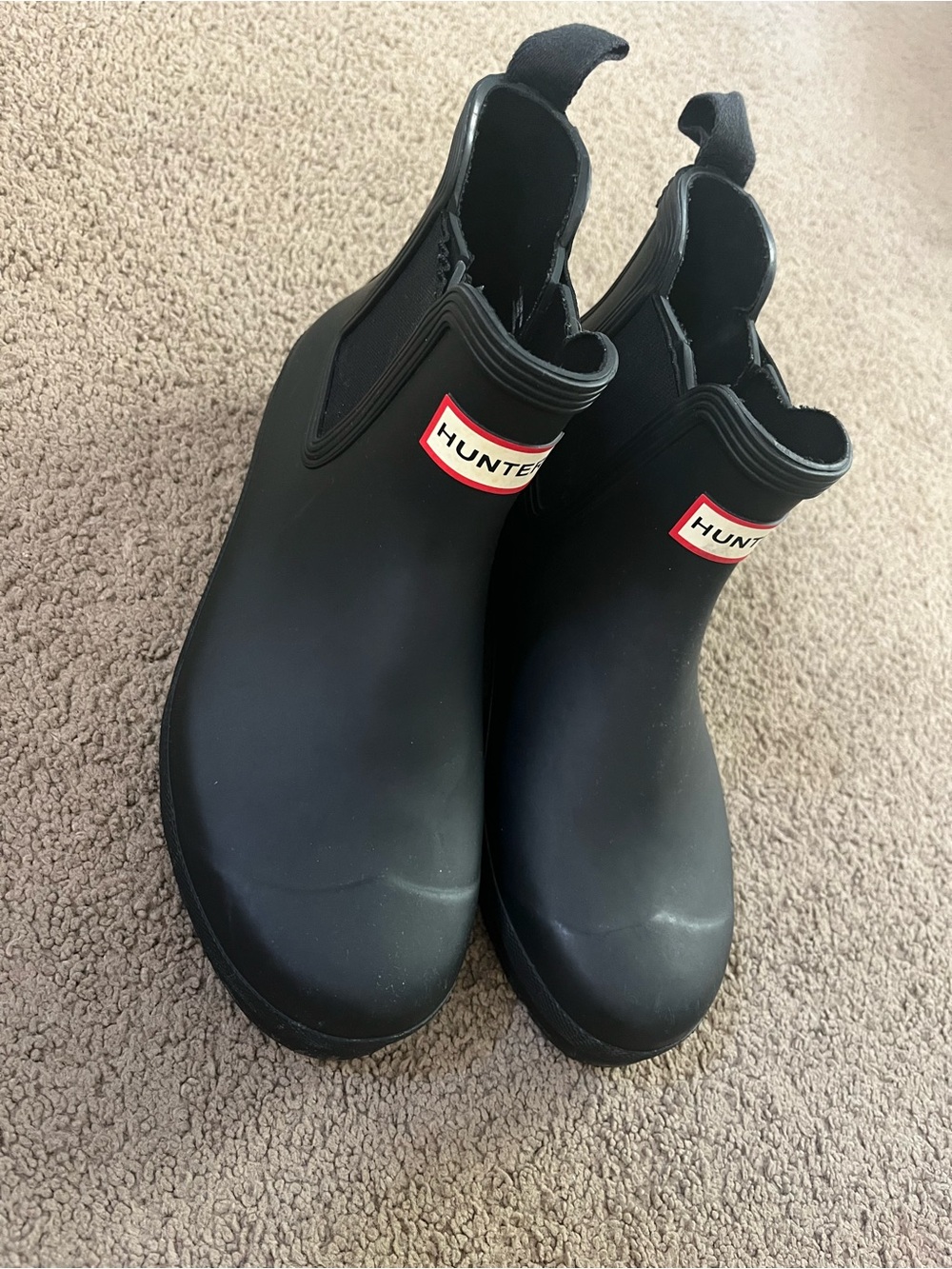 Hunter Ladies Black Chelsea Rain Boots with Red Logo